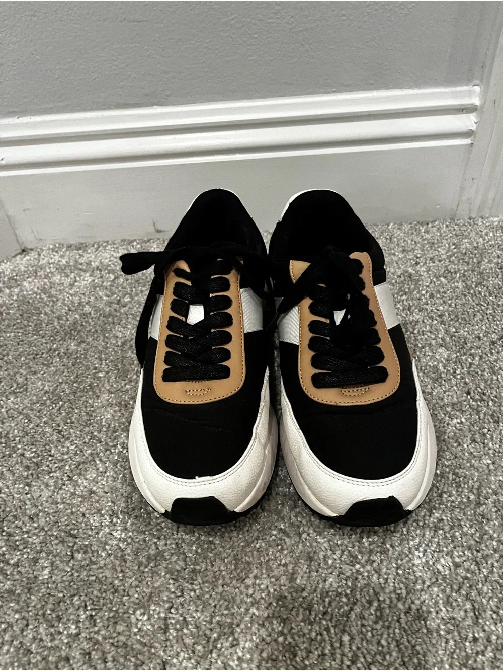 Casual Black White and Tan Lace-Up Sneakers